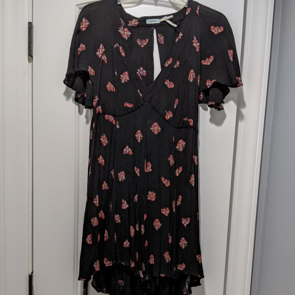 Urban Outfitters Kimchi Blue Floral V-Neck Dress M